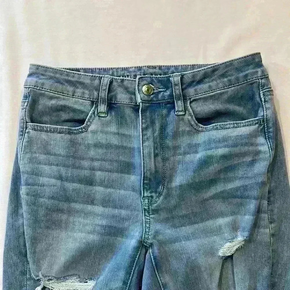 American Eagle Super Hi- Rise Jeans - Picture 13 of 13